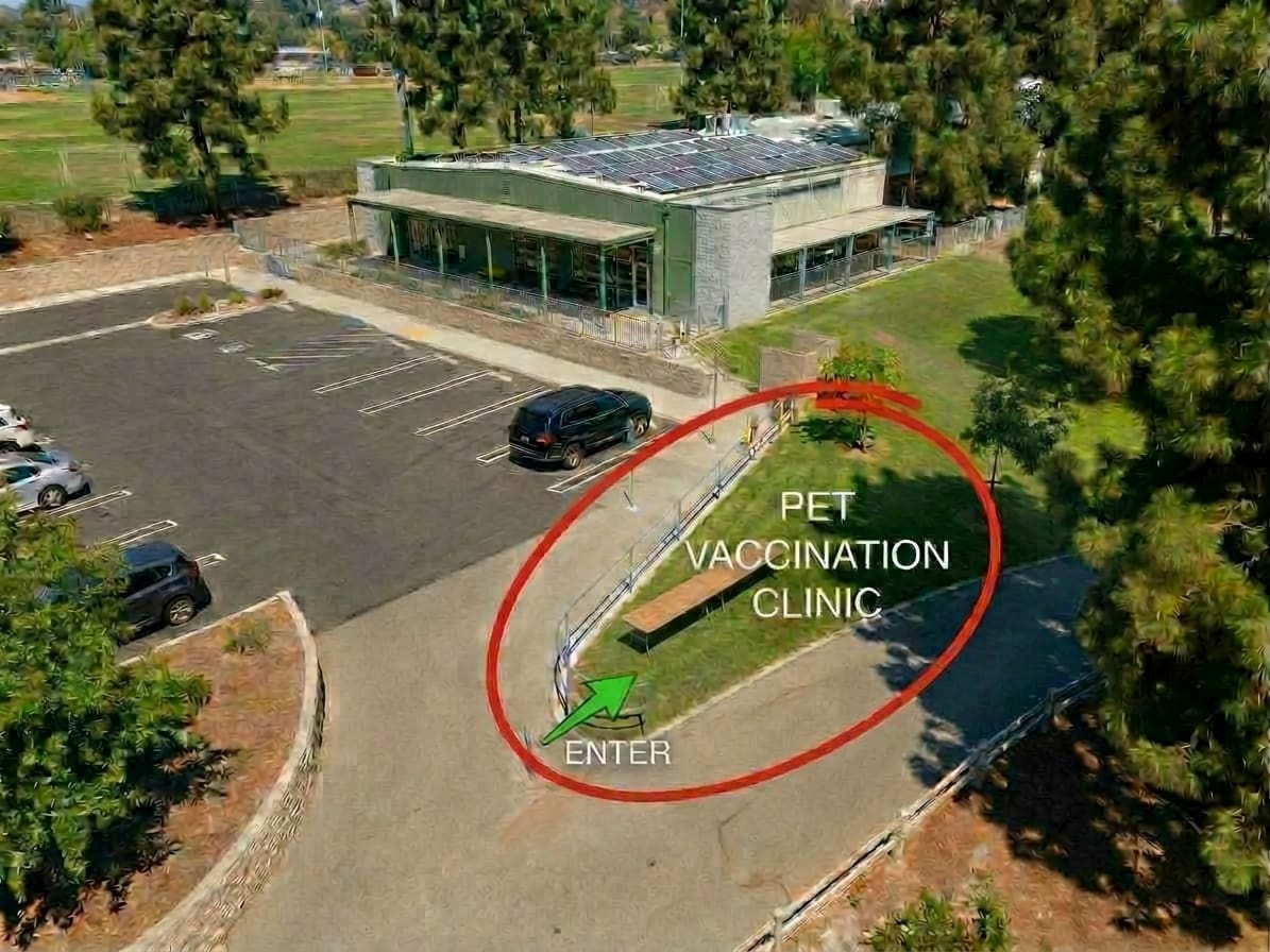 Eagle Rock Recreation Center clinic entrance: grassy area between the parking lot and the Child Care Building, circled in red with a green entry arrow.